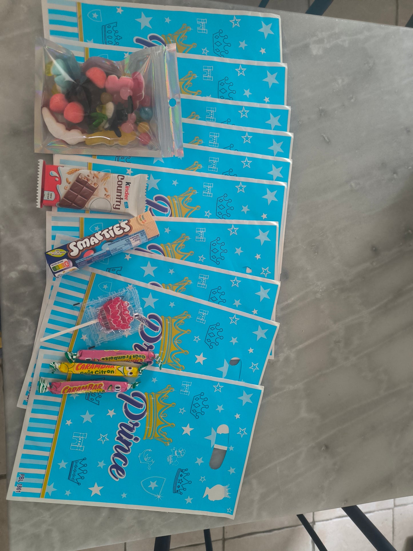1 sachet d'anniversaire sur le thème Prince