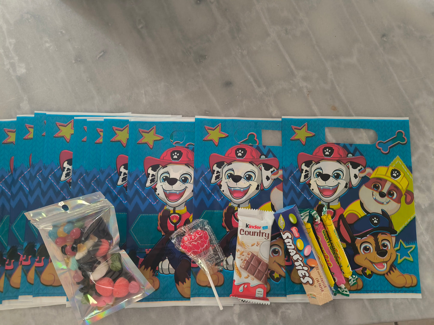 1 sachet d'anniversaire sur le thème Pat patrouille garçon