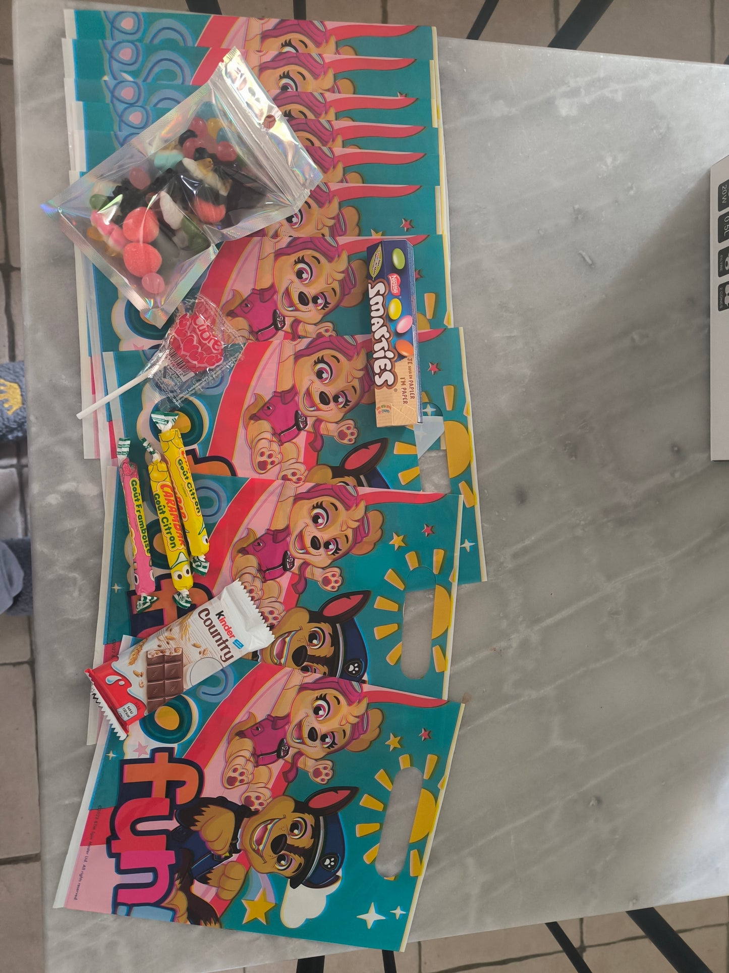1 sachet d'anniversaire sur le thème Pat patrouille pour fille