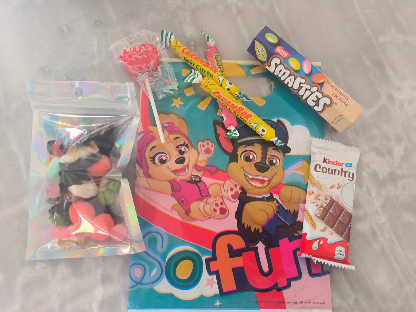 1 sachet d'anniversaire sur le thème Pat patrouille pour fille