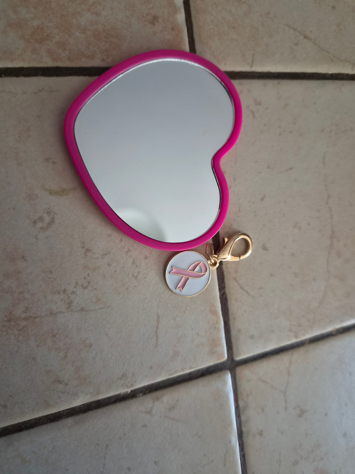 Lot un miroir et un petit porte-clé octobre rose