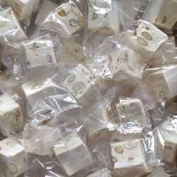 100g de nougat aux amandes
