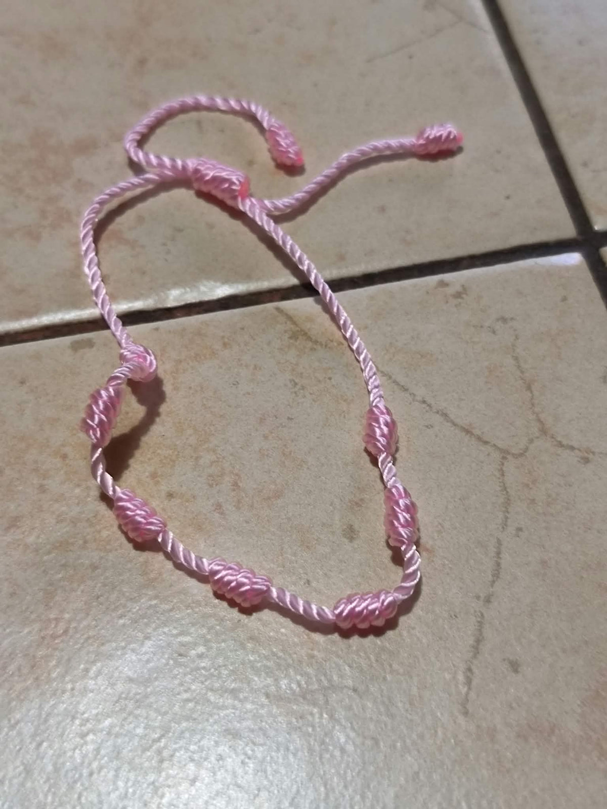Lot un bracelet et deux petits porte-clé