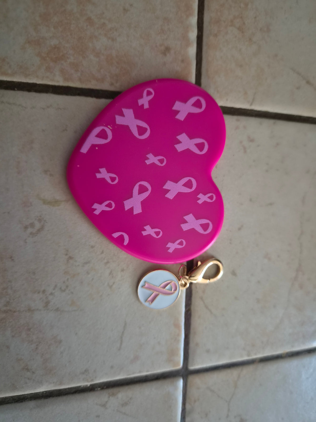 Lot un miroir et un petit porte-clé octobre rose