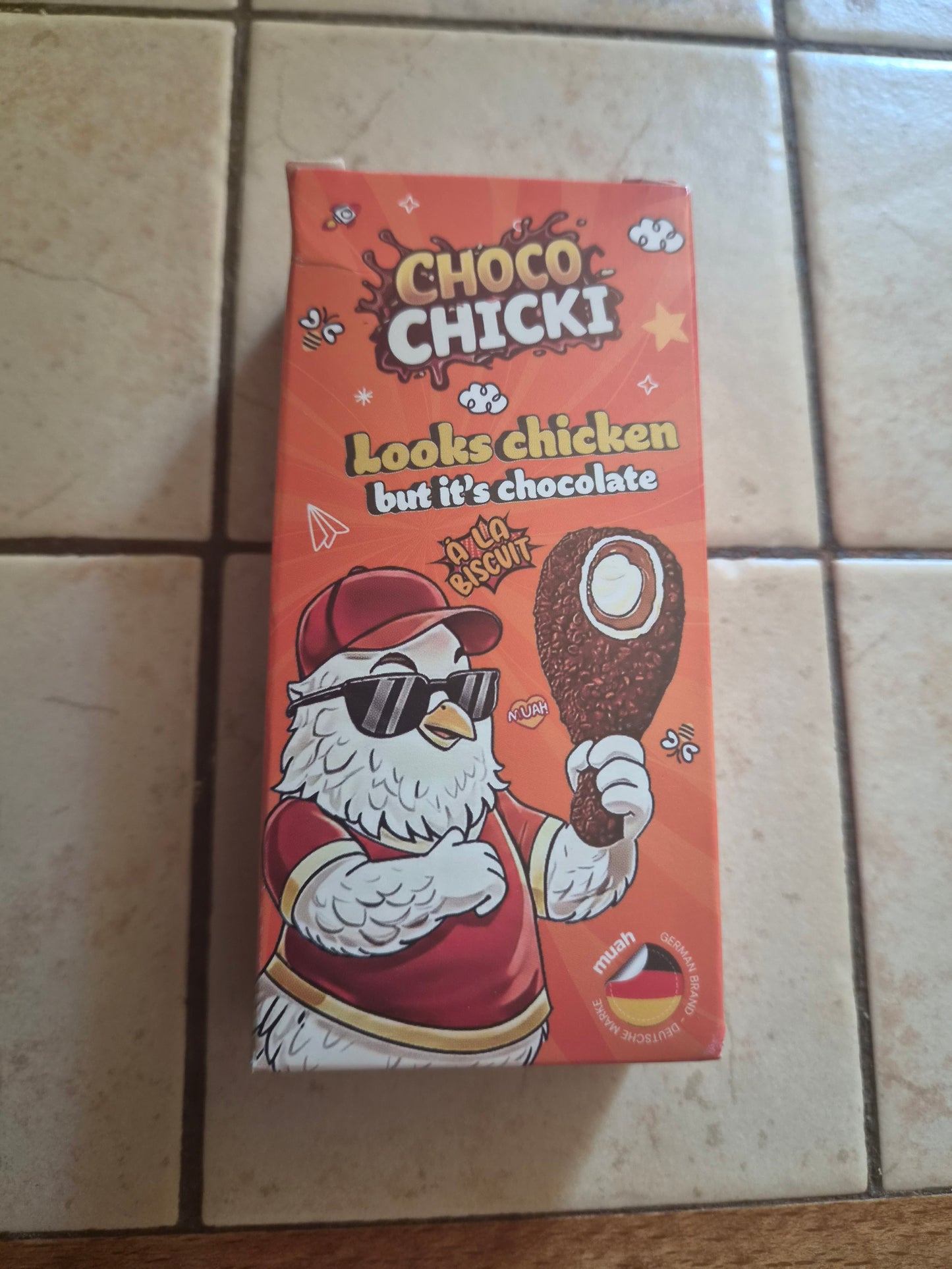 Une boîte de Choco Chicki Poulet biscuit