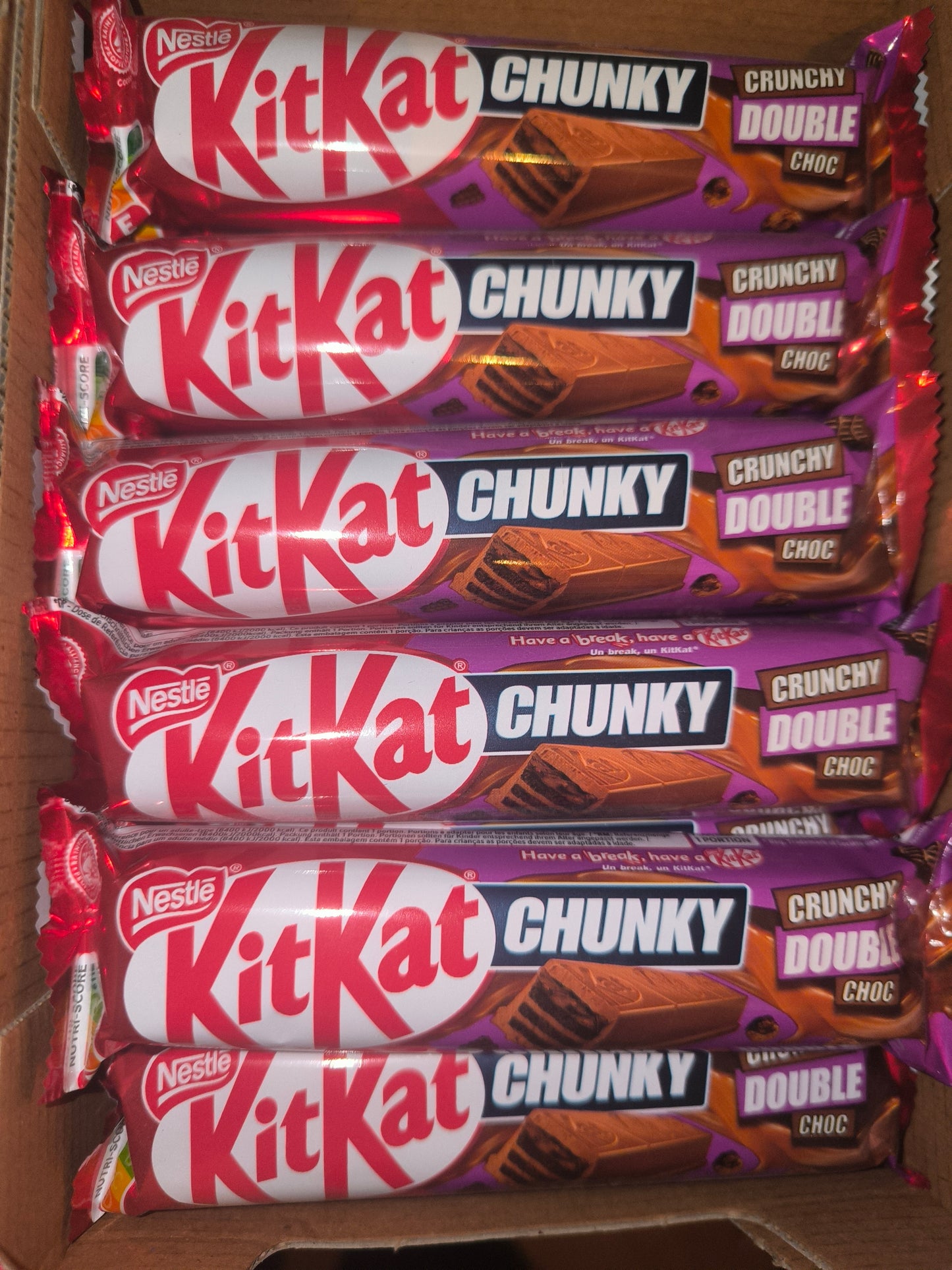 Une boîte de Kit Kat double chocolat